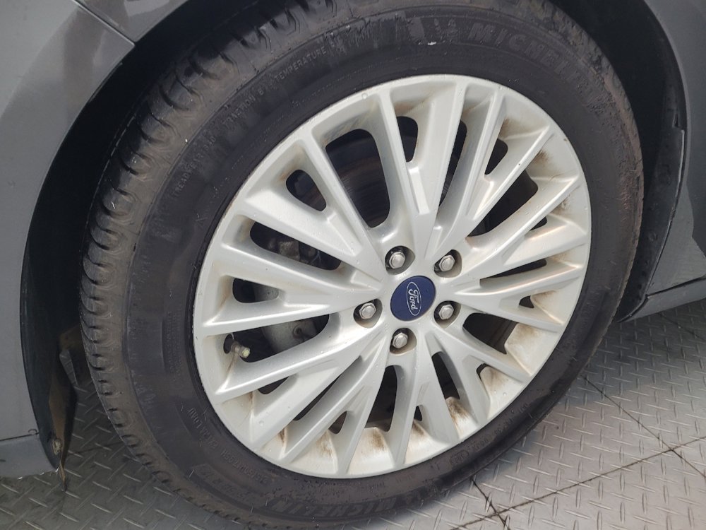 Used 2018 Ford Focus Titanium w/ Titanium Technology Package FWD image 31