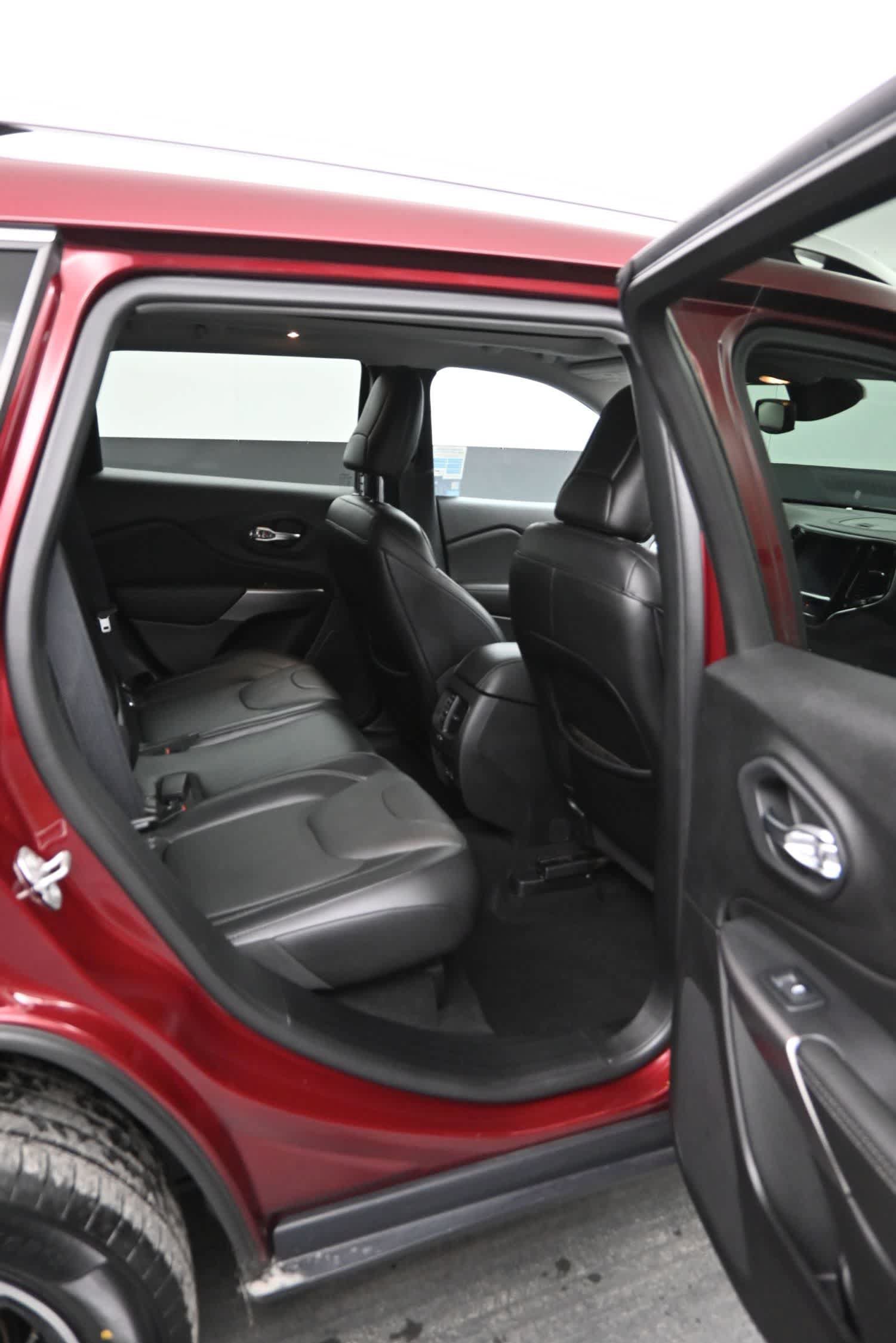 Used 2021 Jeep Cherokee Limited w/ Elite Package AWD/4WD image 12