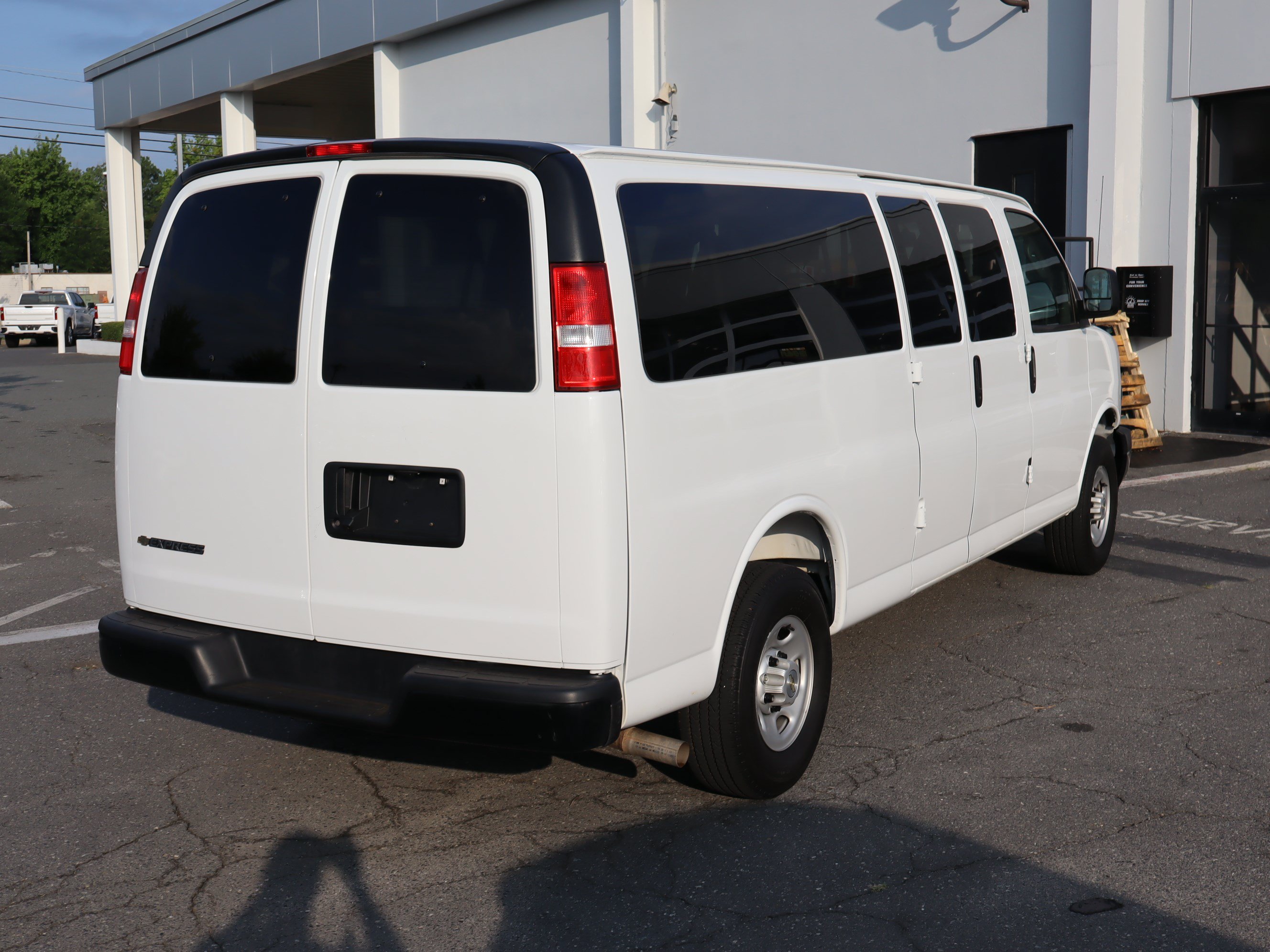 Used 2025 Chevrolet Express 3500 LS RWD image 10