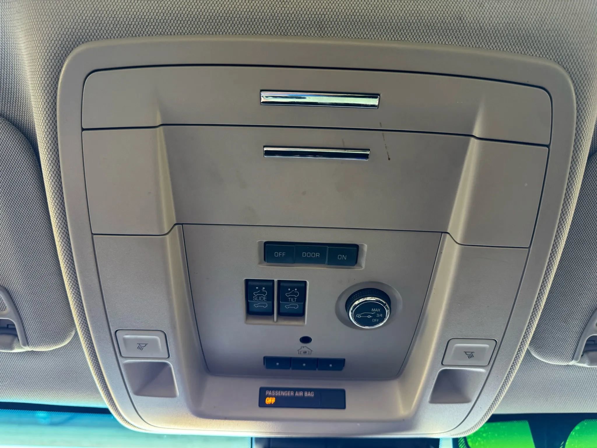 Used 2018 Chevrolet Suburban Premier image 17