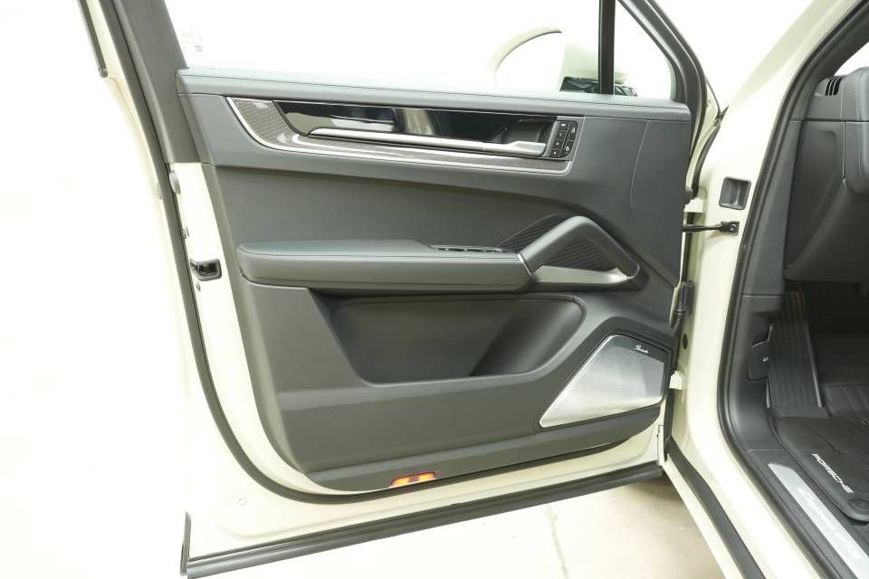 New 2026 Porsche Cayenne GTS image 25