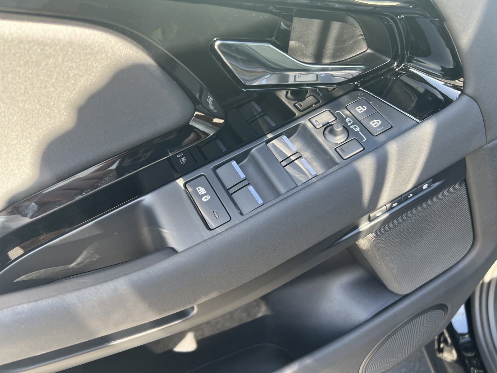 New 2025 Land Rover Range Rover Evoque Dynamic SE image 25