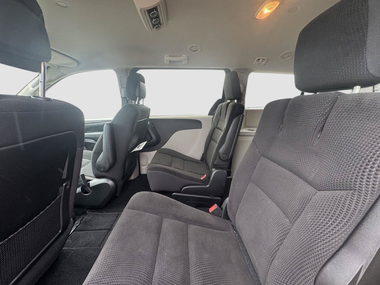 Used 2019 Dodge Grand Caravan SE w/ UConnect Hands-Free Group FWD image 27