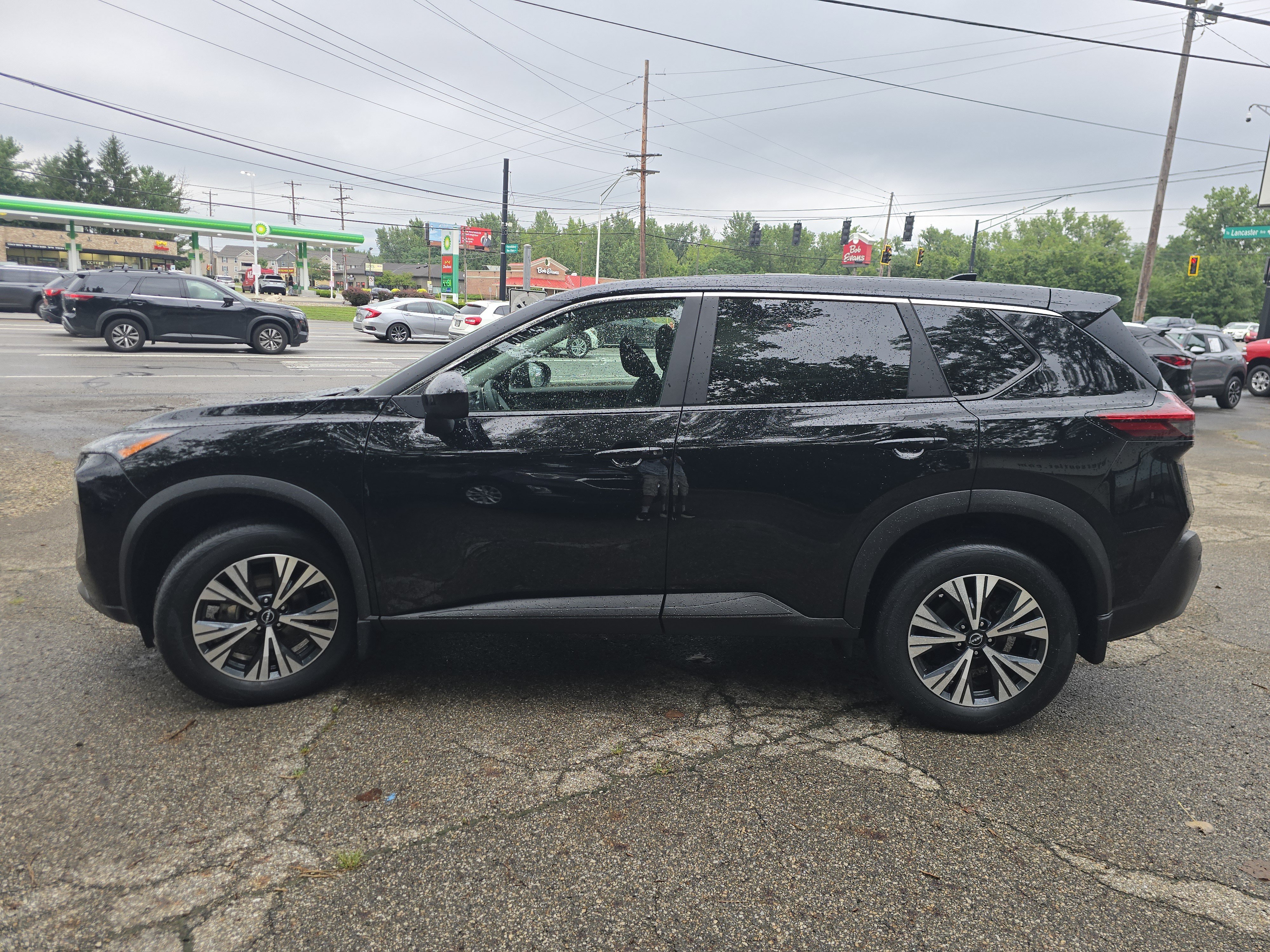 Used 2023 Nissan Rogue SV AWD/4WD image 4