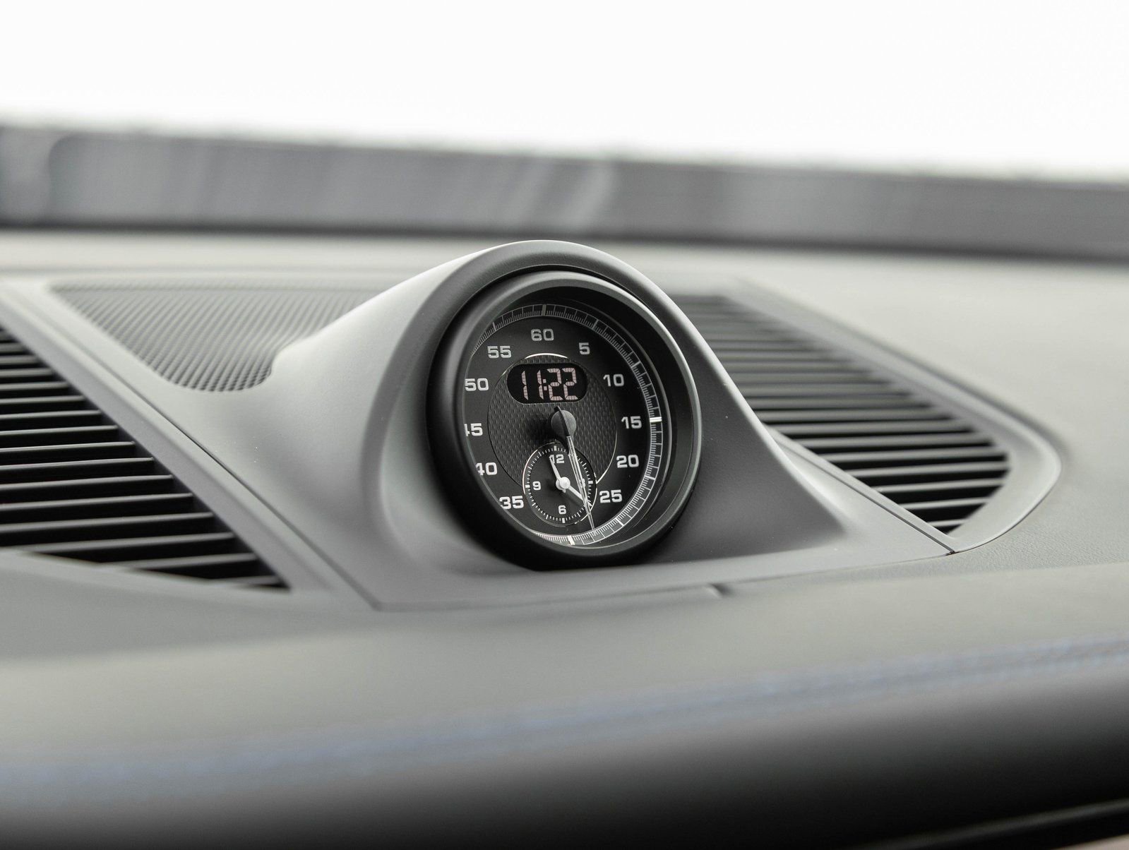 New 2026 Porsche Macan GTS image 24