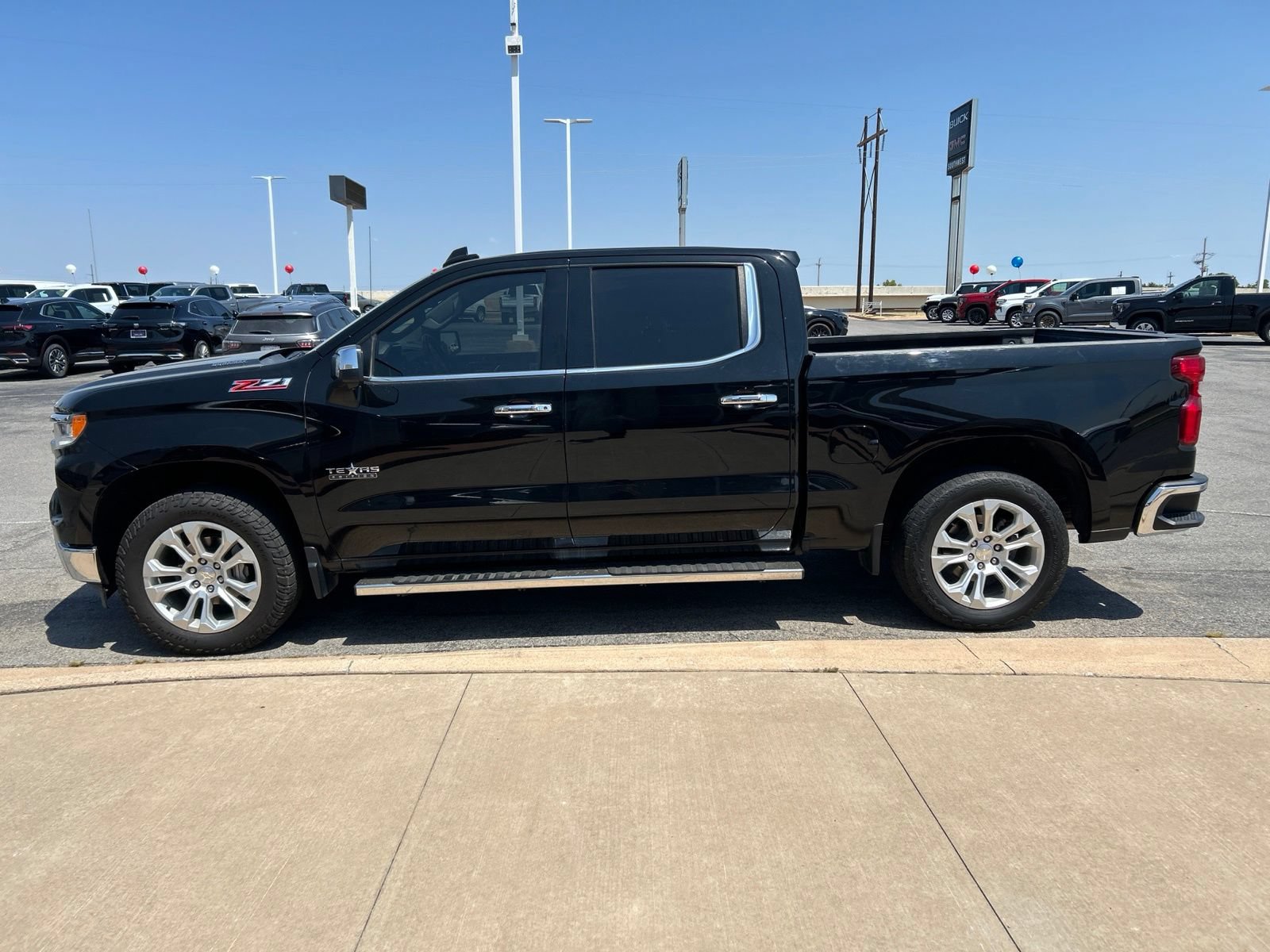 Used 2023 Chevrolet Silverado 1500 LTZ w/ Z71 Off-Road Package AWD/4WD image 8