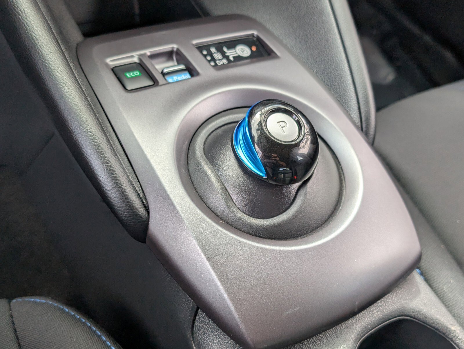 Certified 2025 Nissan Leaf S image 23