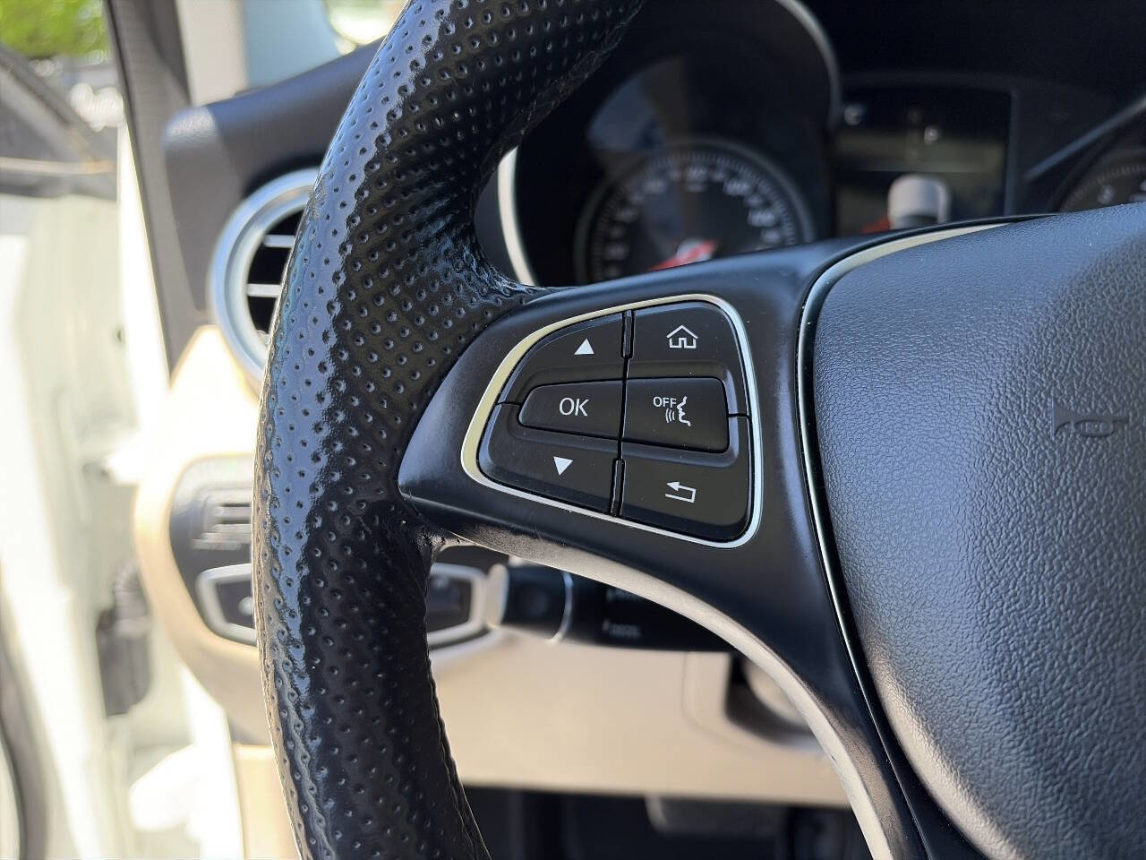 Used 2019 Mercedes-Benz GLC 300 4MATIC image 38