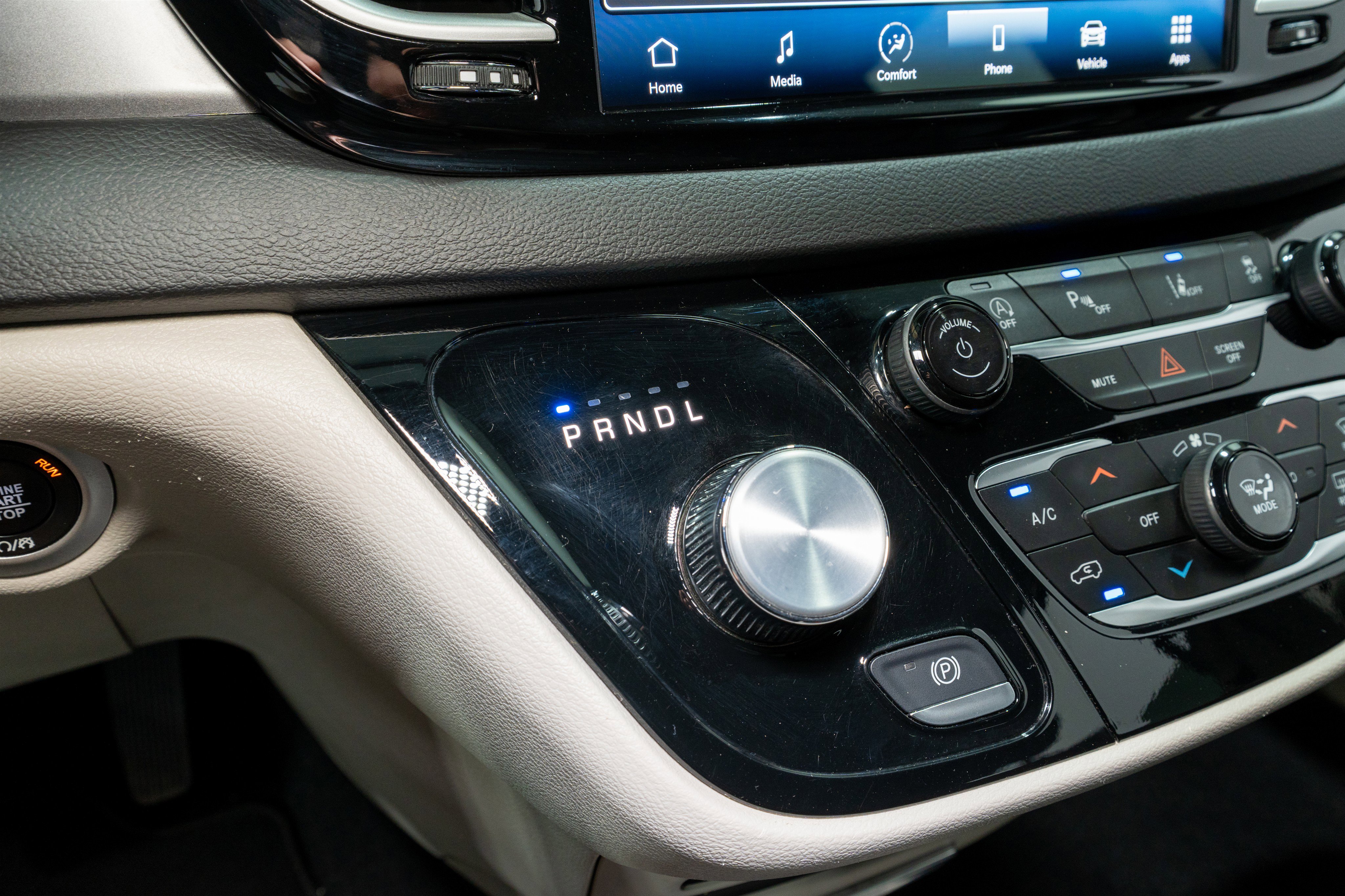 Used 2024 Chrysler Pacifica Touring-L image 22