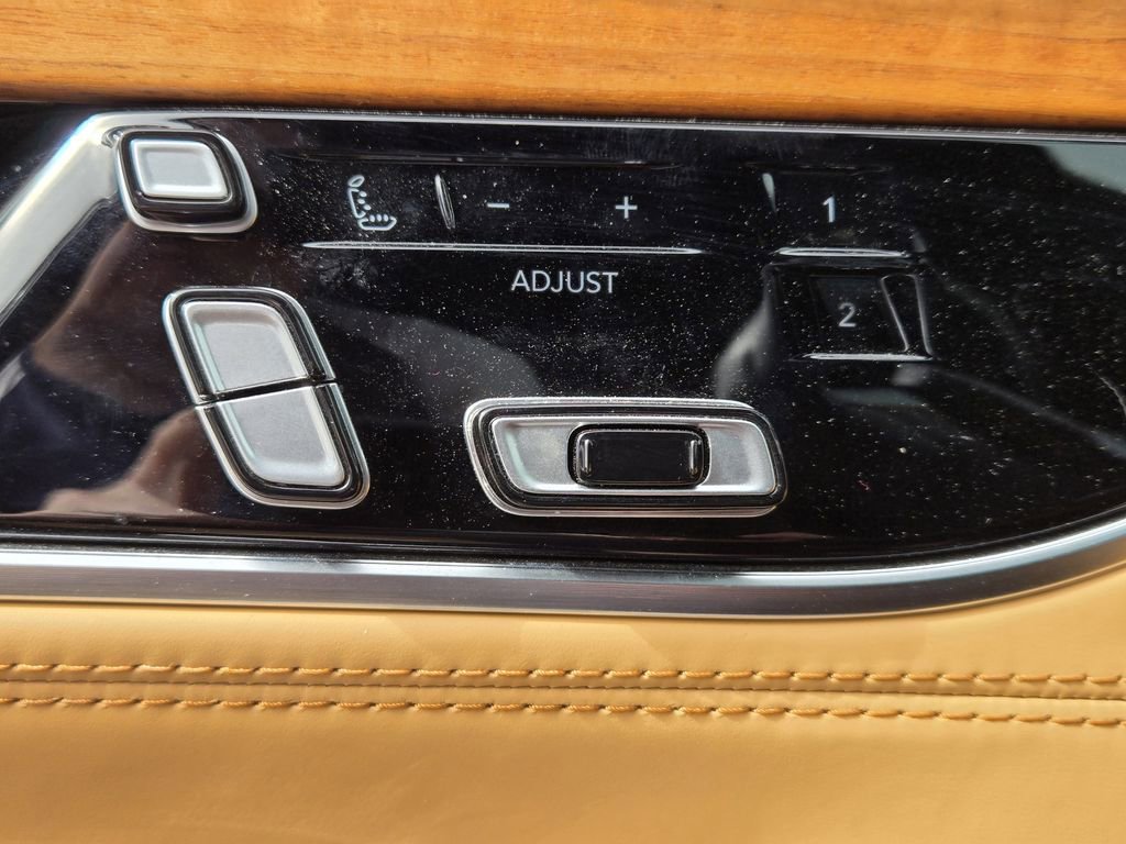 Used 2022 Jeep Grand Wagoneer Series III w/ Flexible Seating Group AWD/4WD image 15