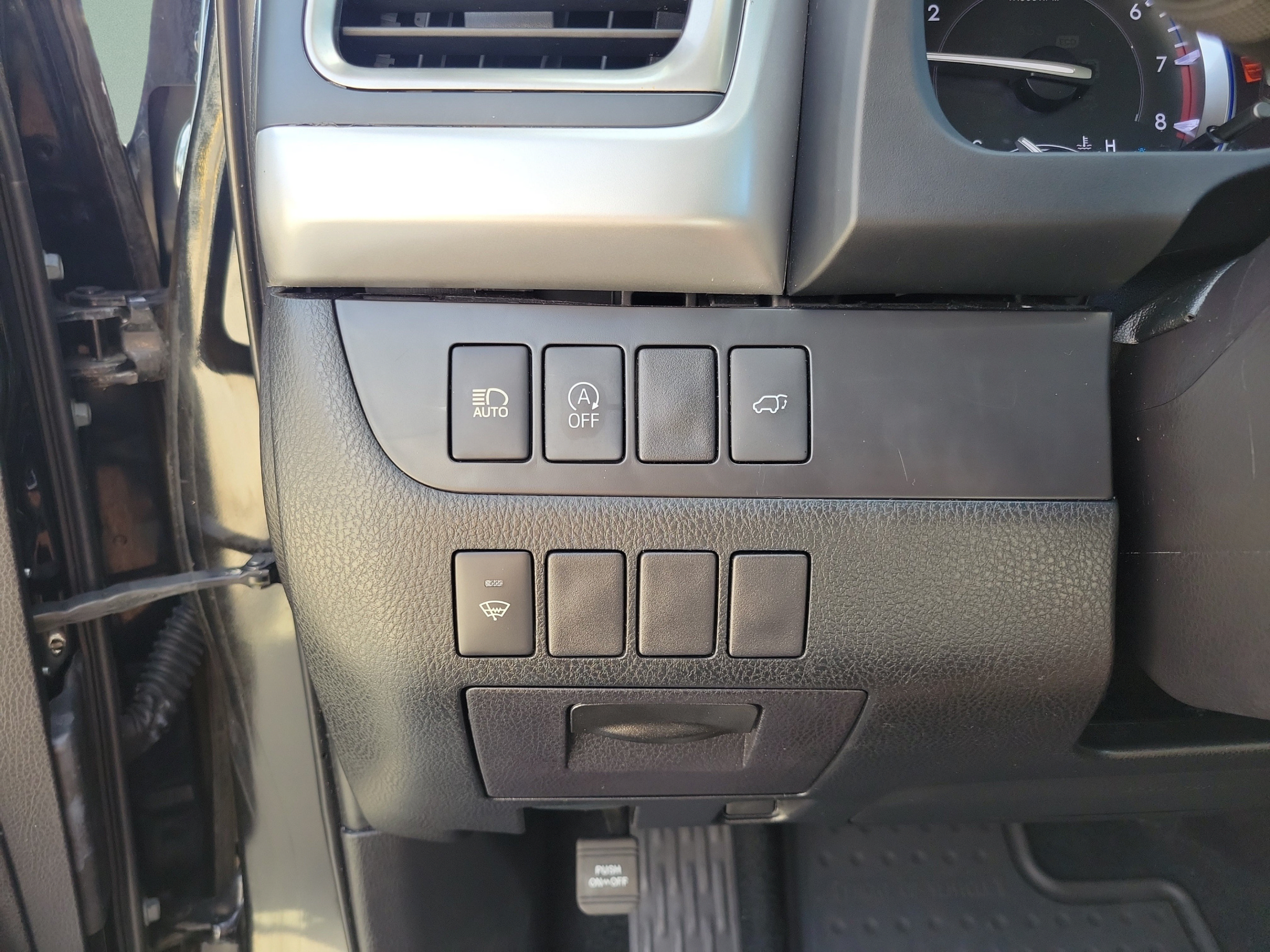 Used 2019 Toyota Highlander SE FWD image 11