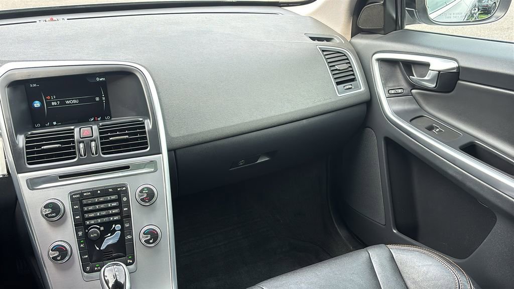 Used 2017 Volvo XC60 T6 Dynamic w/ Preferred Option Package image 8