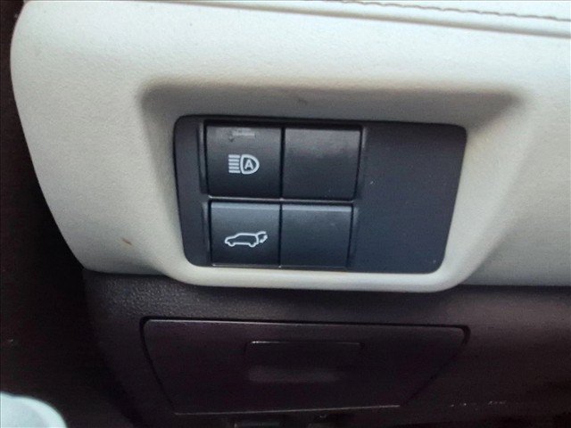 Used 2021 Toyota Highlander XLE FWD image 12