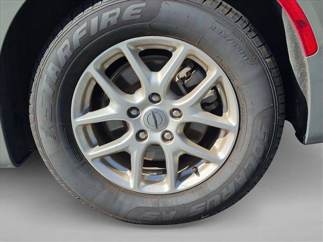 Used 2025 Chrysler Pacifica Select FWD image 20