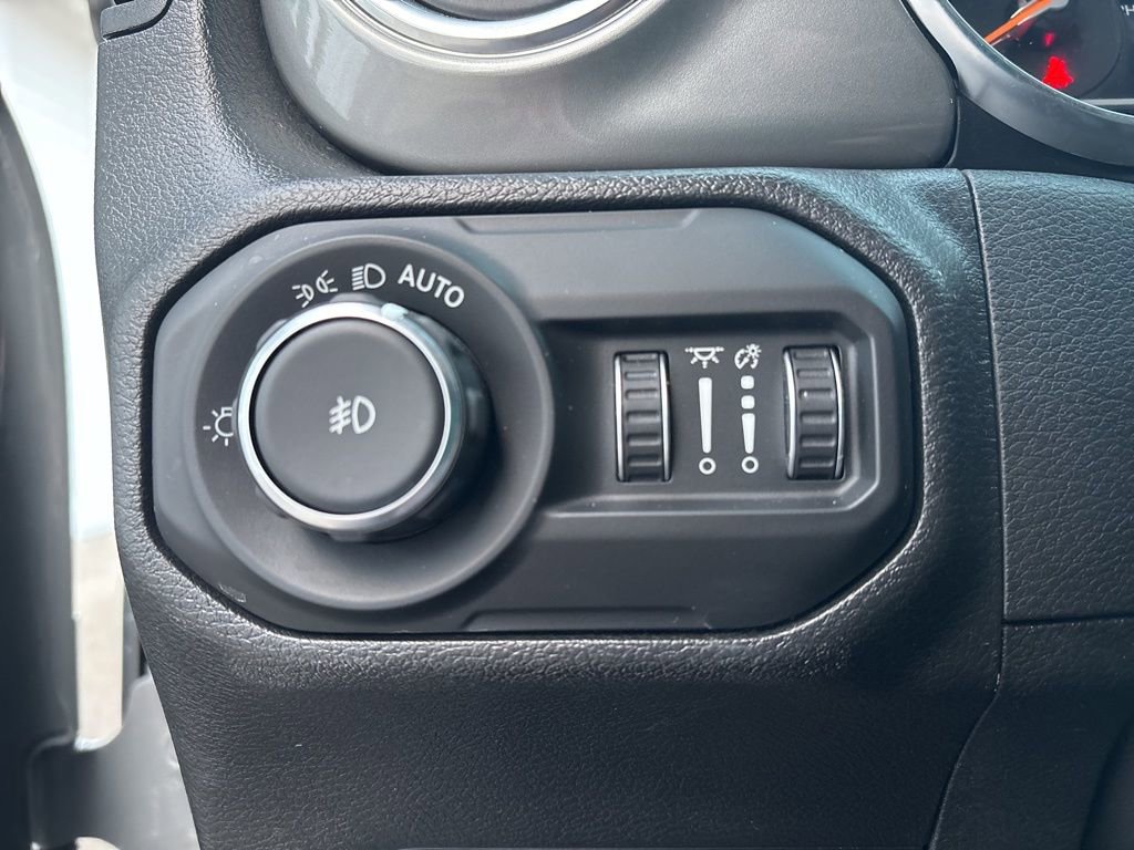 Used 2022 Jeep Wrangler Unlimited Sahara w/ Cold Weather Group AWD/4WD image 17
