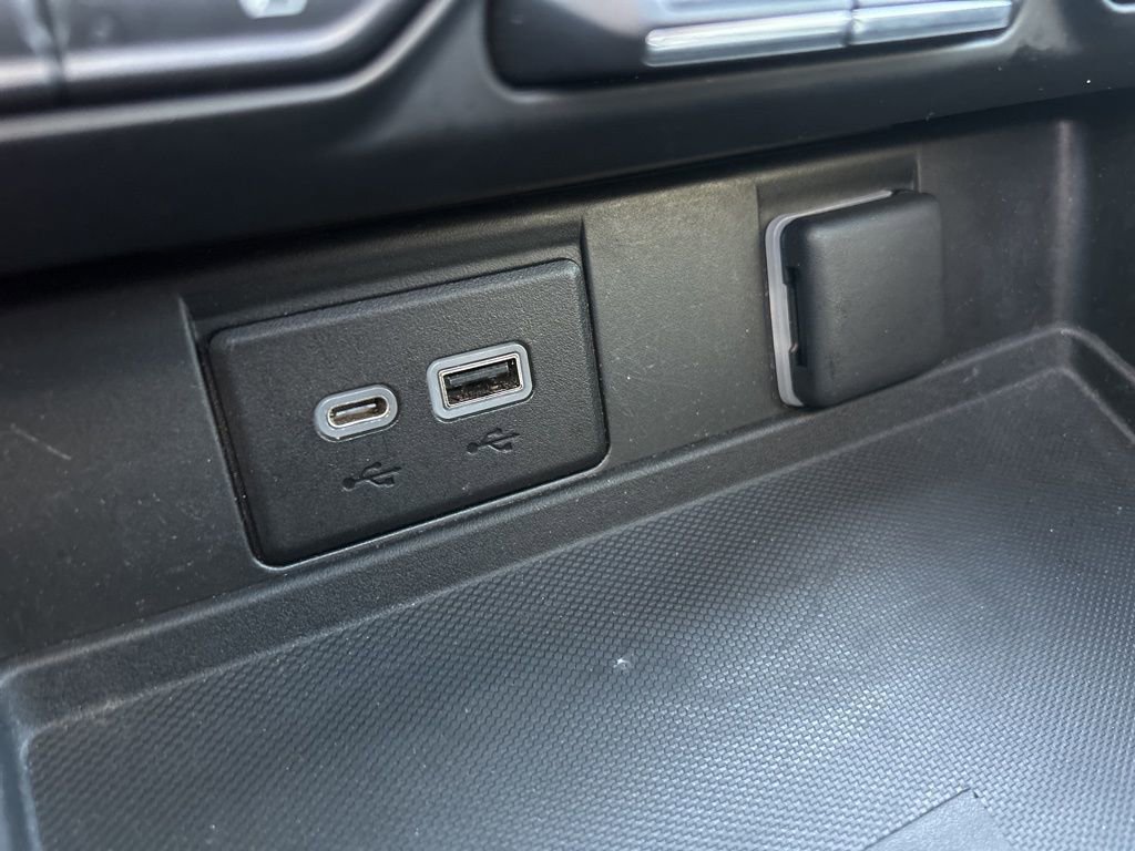 Used 2022 Chevrolet Suburban RST w/ Luxury Package image 37