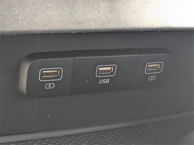 Used 2022 Kia Carnival LX image 16