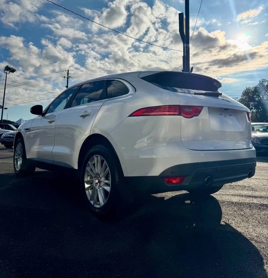 Used 2018 Jaguar F-PACE Prestige image 3