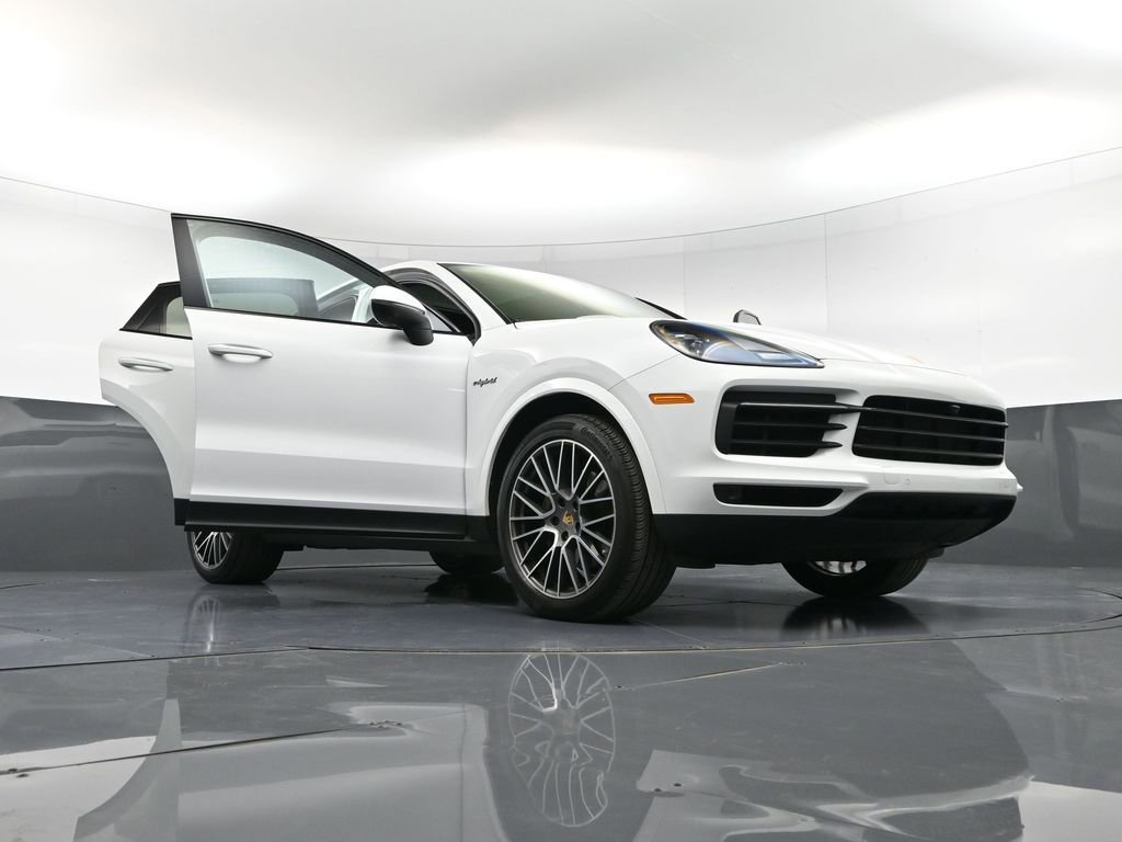 Certified 2022 Porsche Cayenne E-Hybrid Coupe AWD/4WD image 39