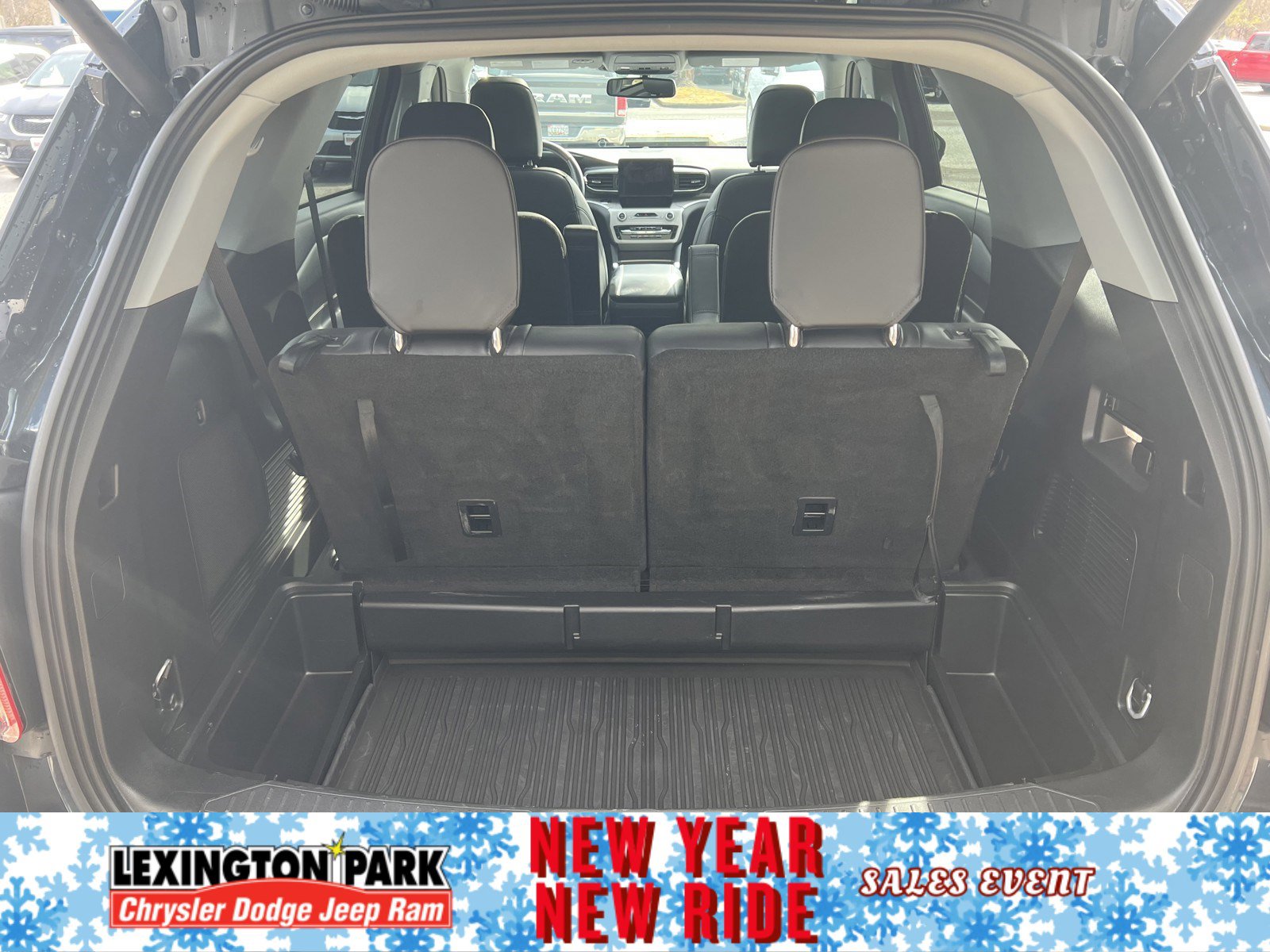 Used 2024 Ford Explorer XLT w/ Equipment Group 202A image 9