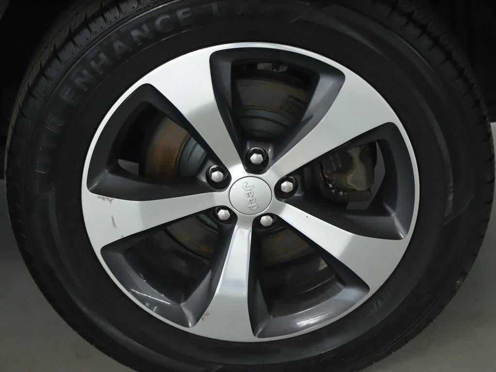 Used 2019 Jeep Cherokee Limited image 40