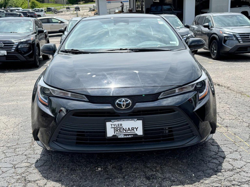 Used 2025 Toyota Corolla LE FWD image 12