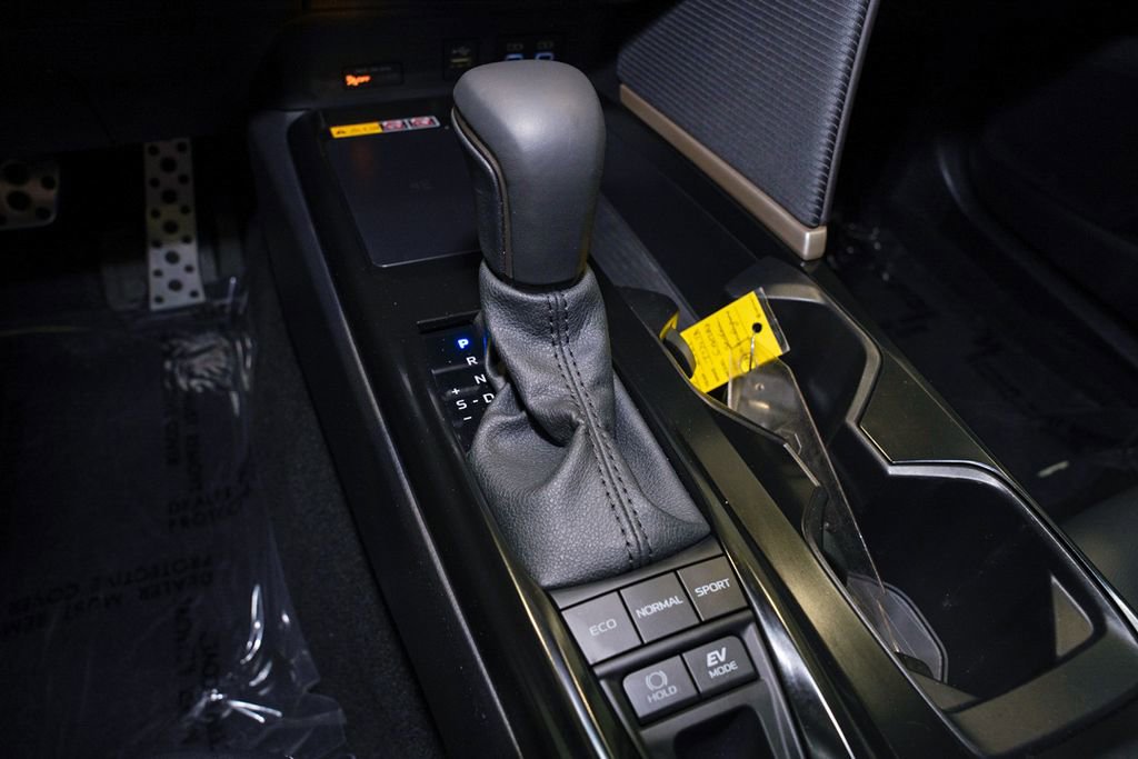 Used 2025 Toyota Camry SE image 15