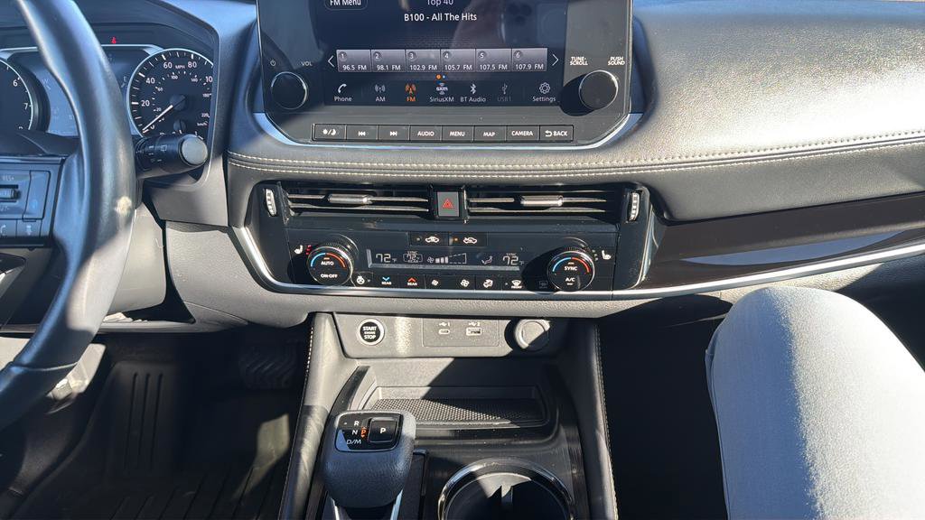 Used 2023 Nissan Rogue SL w/ SL Premium Package image 18