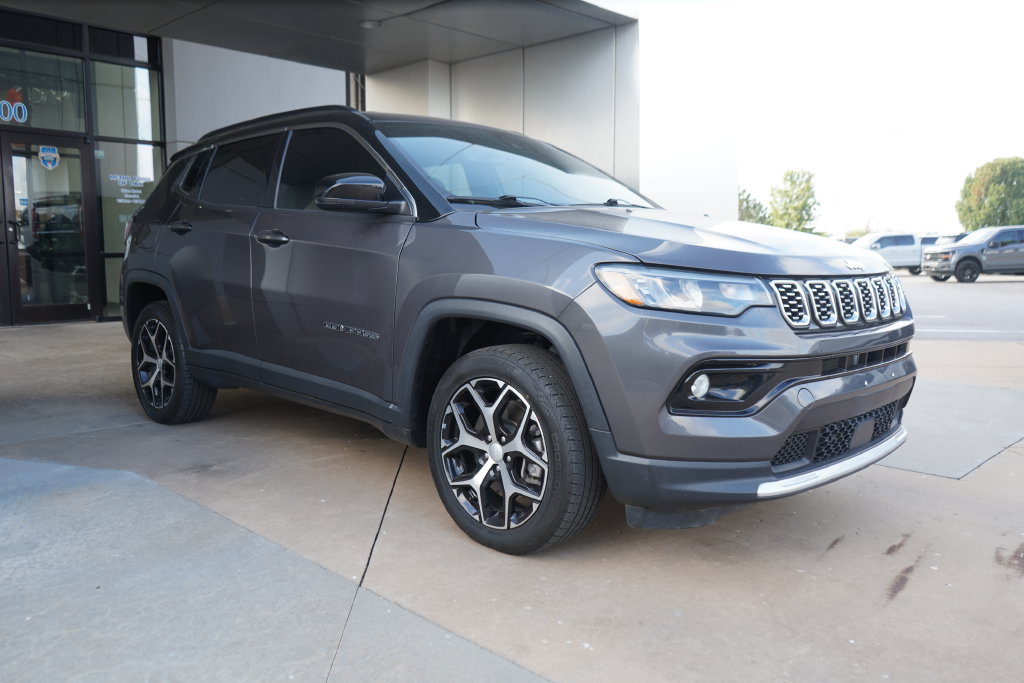 Used 2024 Jeep Compass Limited AWD/4WD image 3