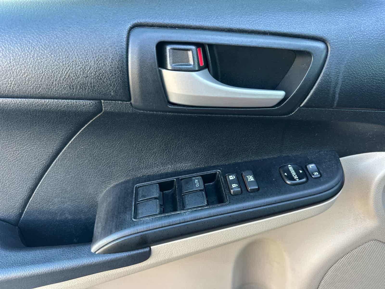 Used 2012 Toyota Camry LE FWD image 13