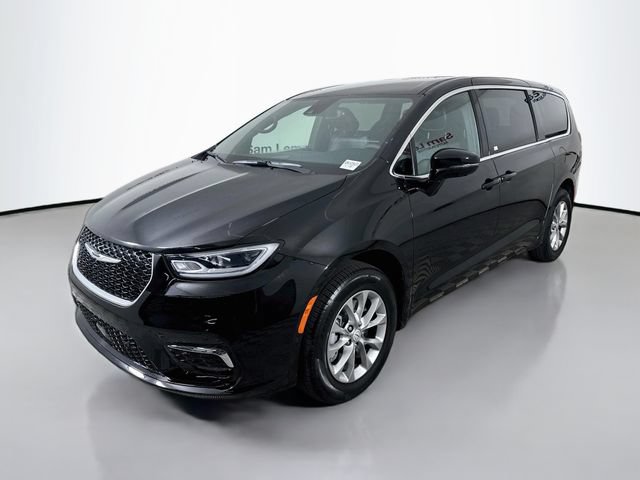 Used 2026 Chrysler Pacifica Select AWD/4WD image 3