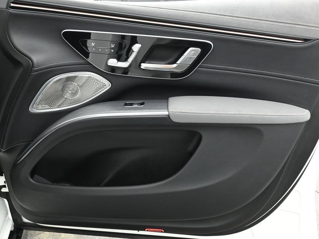Used 2023 Mercedes-Benz EQS 580 4MATIC SUV image 21