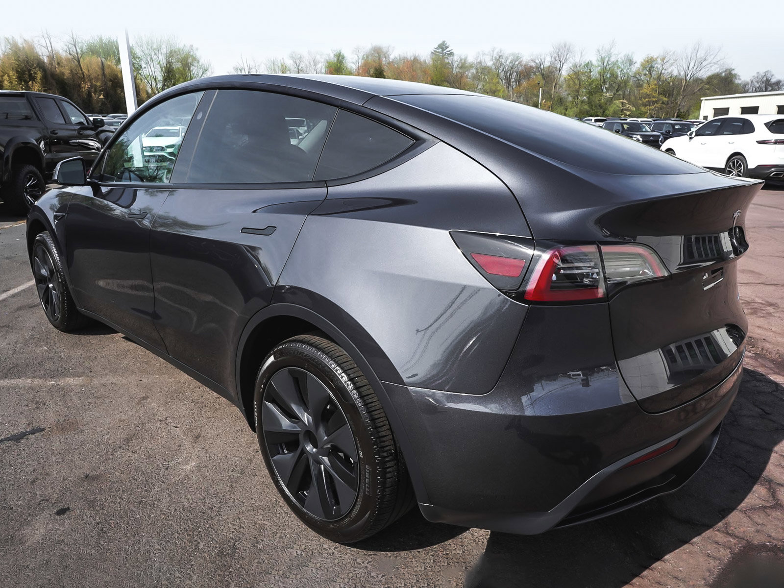 Used 2025 Tesla Model Y Long Range AWD/4WD image 4