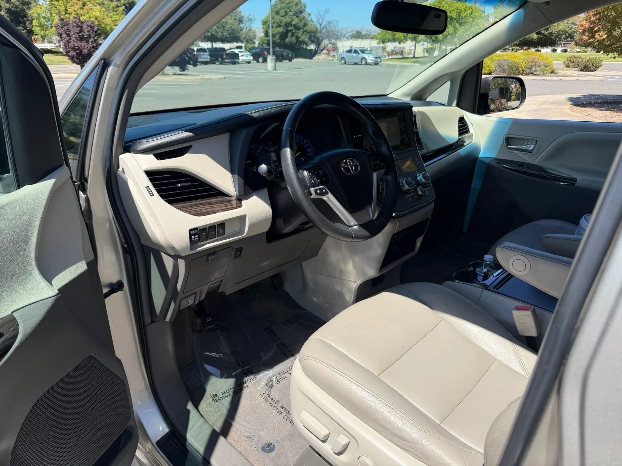 Used 2015 Toyota Sienna XLE Premium FWD image 8