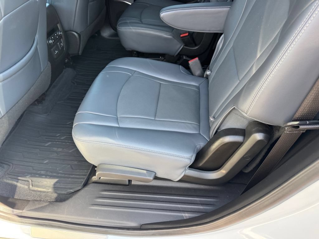 Used 2024 Buick Enclave Premium FWD image 12