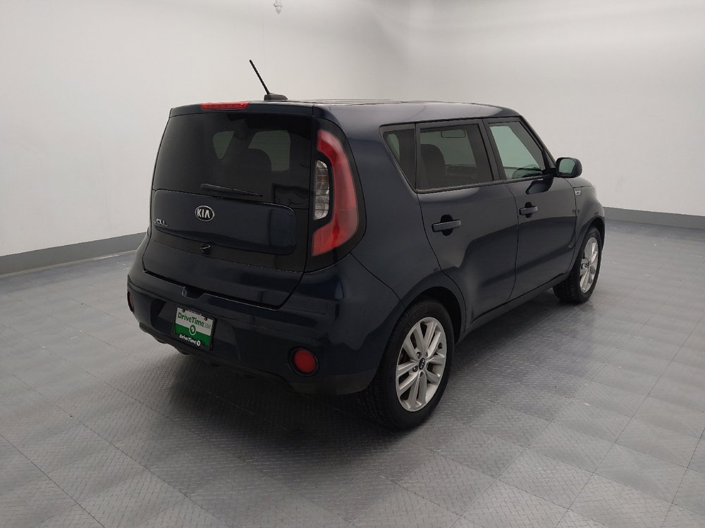 Used 2019 Kia Soul + image 9