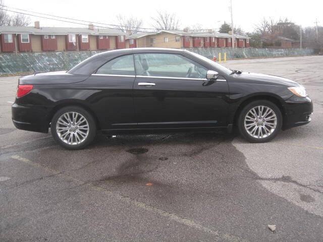 Used 2011 Chrysler 200 Limited FWD image 12