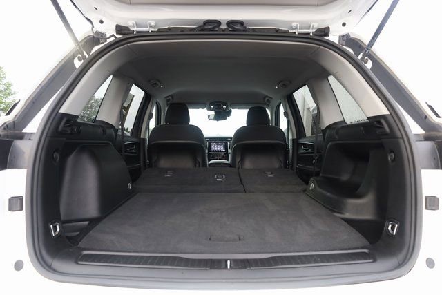 Used 2023 Jeep Grand Cherokee Laredo image 34