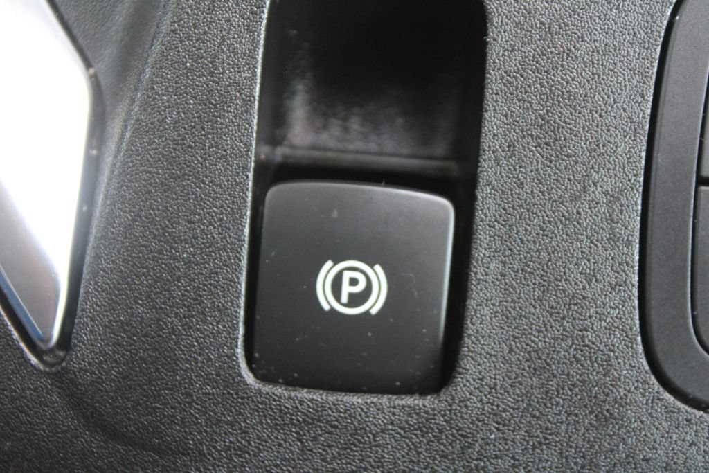 Used 2023 Chevrolet Traverse Premier FWD image 43