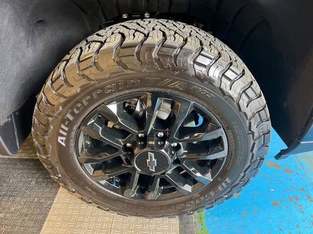 Used 2025 Chevrolet Silverado 2500 LT w/ Trail Boss Package AWD/4WD image 8