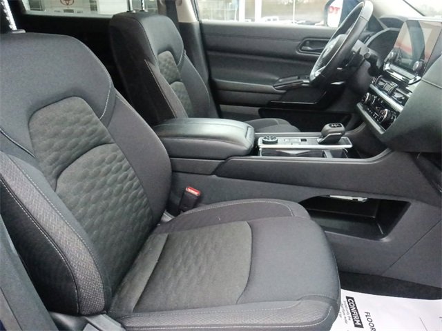 Used 2024 Nissan Pathfinder SV image 30