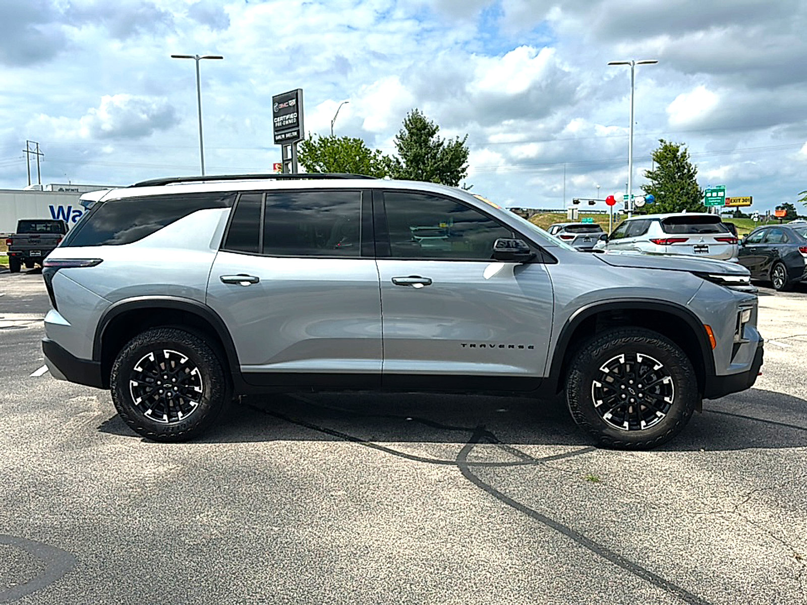 Used 2025 Chevrolet Traverse Z71 AWD/4WD image 9