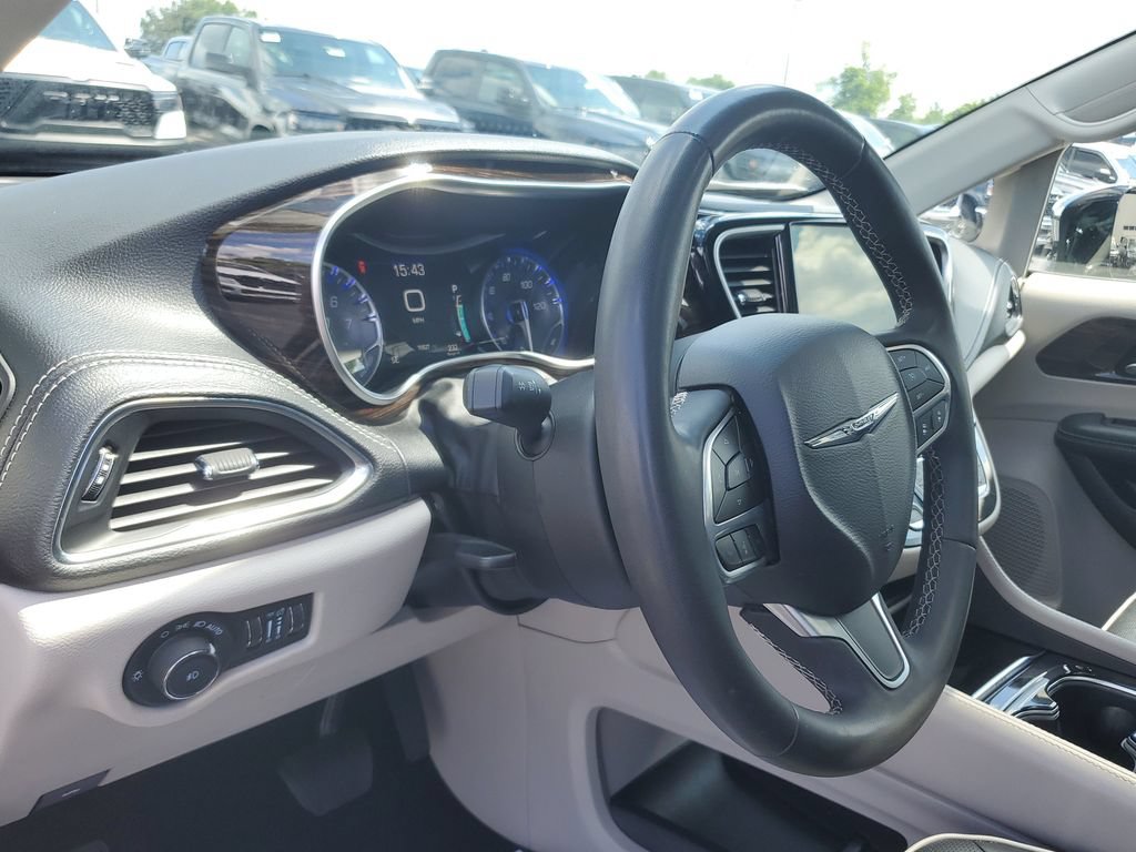 Certified 2023 Chrysler Pacifica Limited FWD image 21