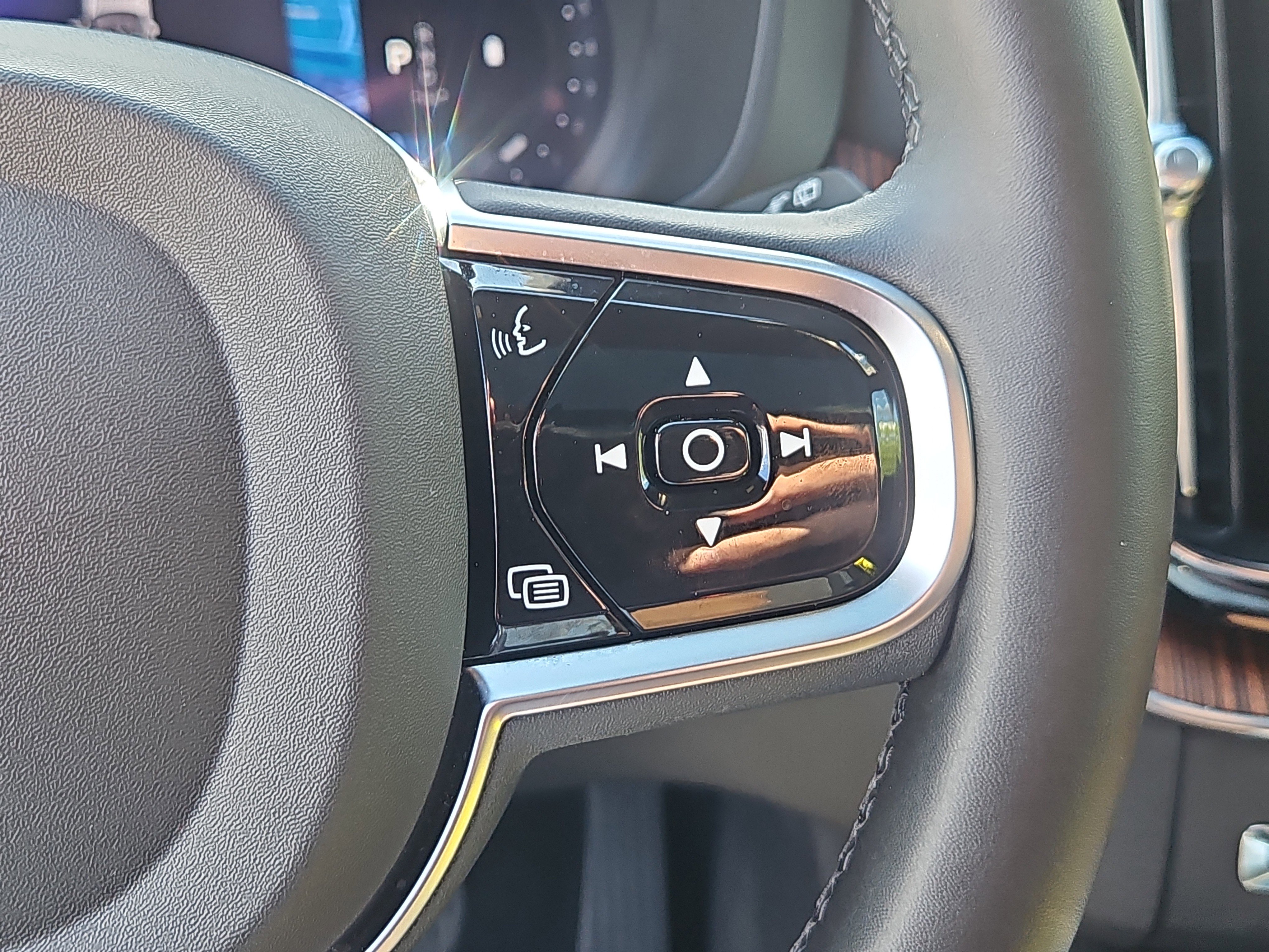 Certified 2024 Volvo XC60 B5 Plus w/ Climate Package AWD/4WD image 20