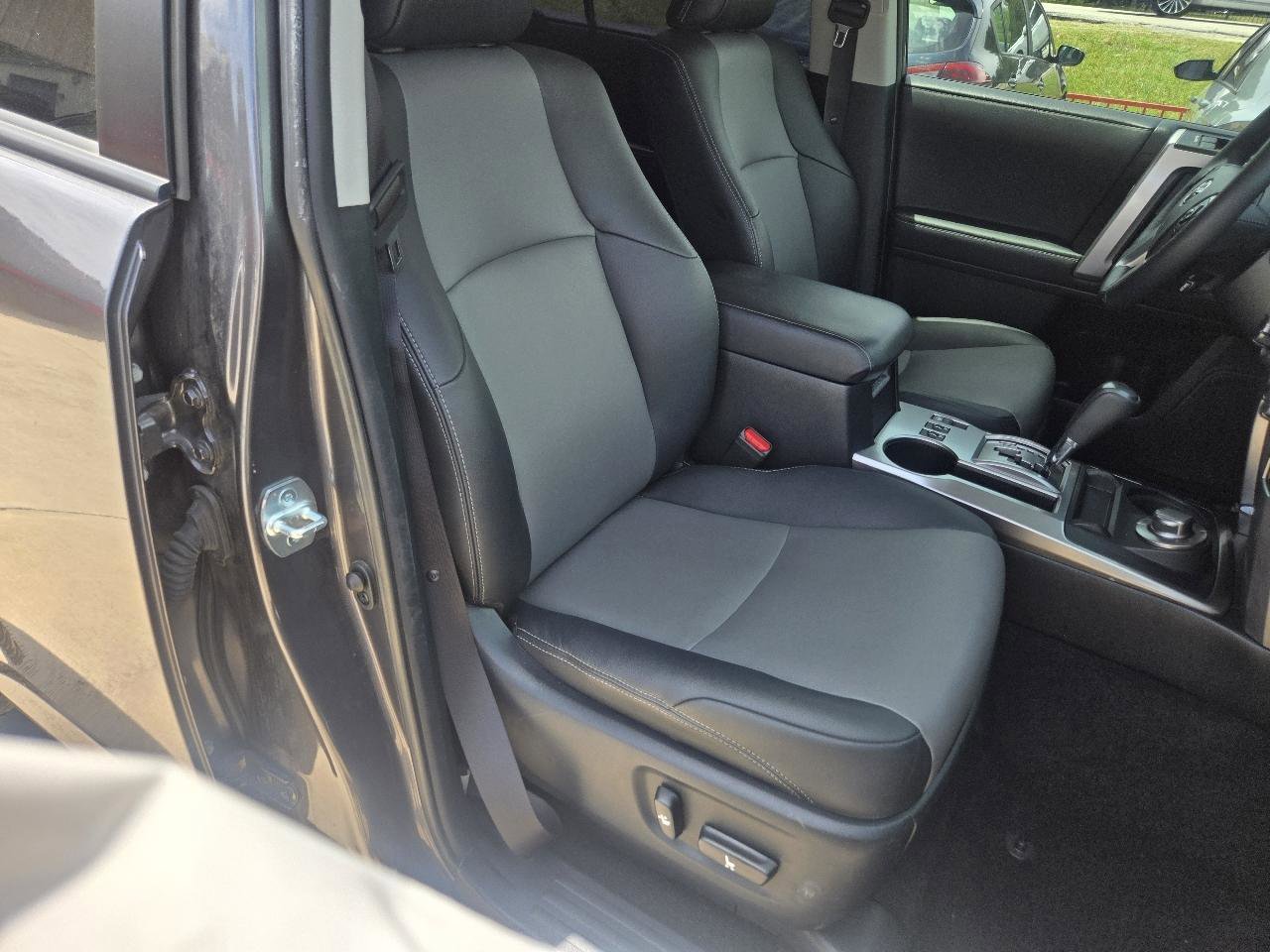 Used 2020 Toyota 4Runner SR5 Premium w/ Moonroof Package AWD/4WD image 17