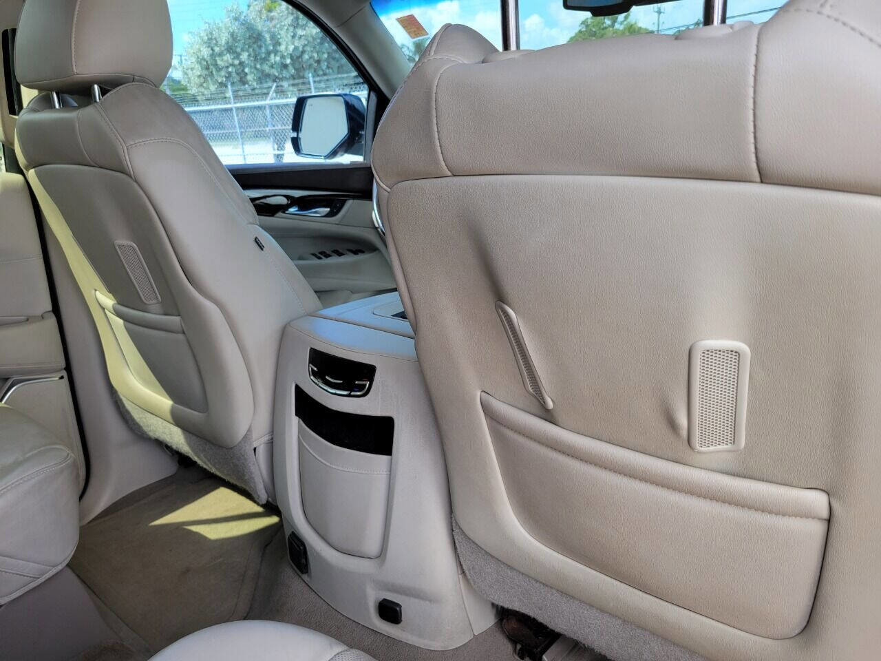 Used 2015 Cadillac Escalade Luxury RWD image 12