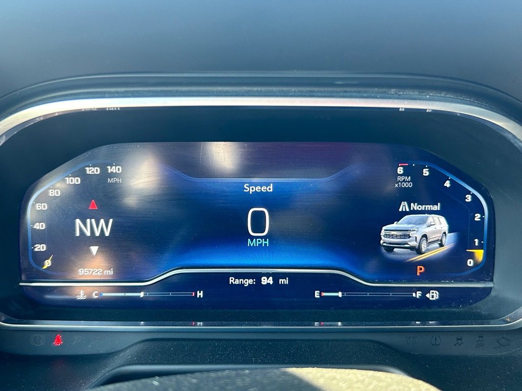 Used 2023 Chevrolet Suburban Premier image 15