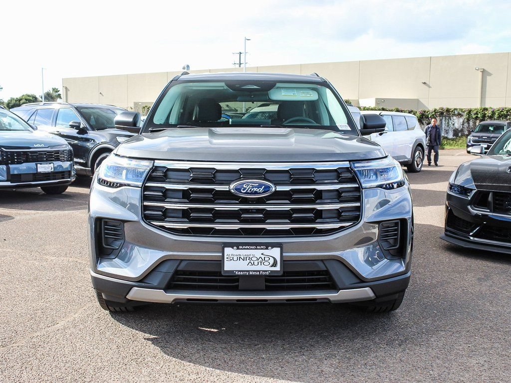 New 2026 Ford Explorer Active RWD image 2