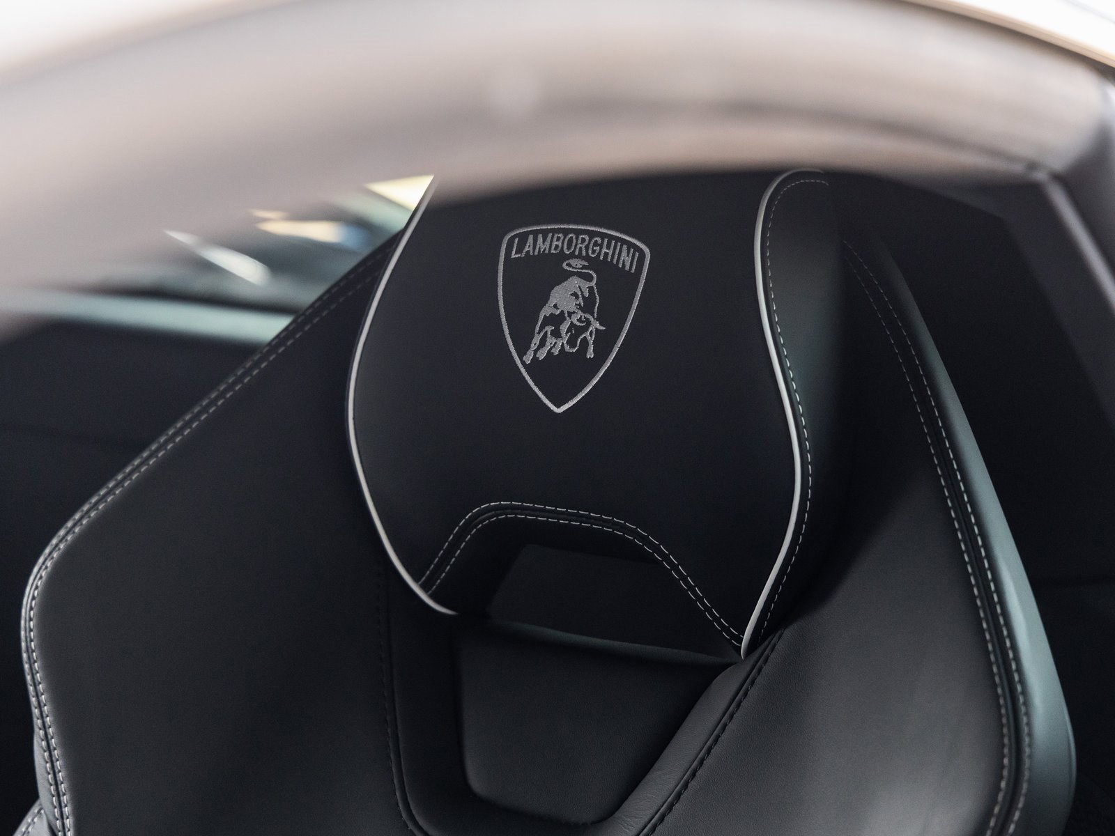 Used 2023 Lamborghini Huracan EVO image 31