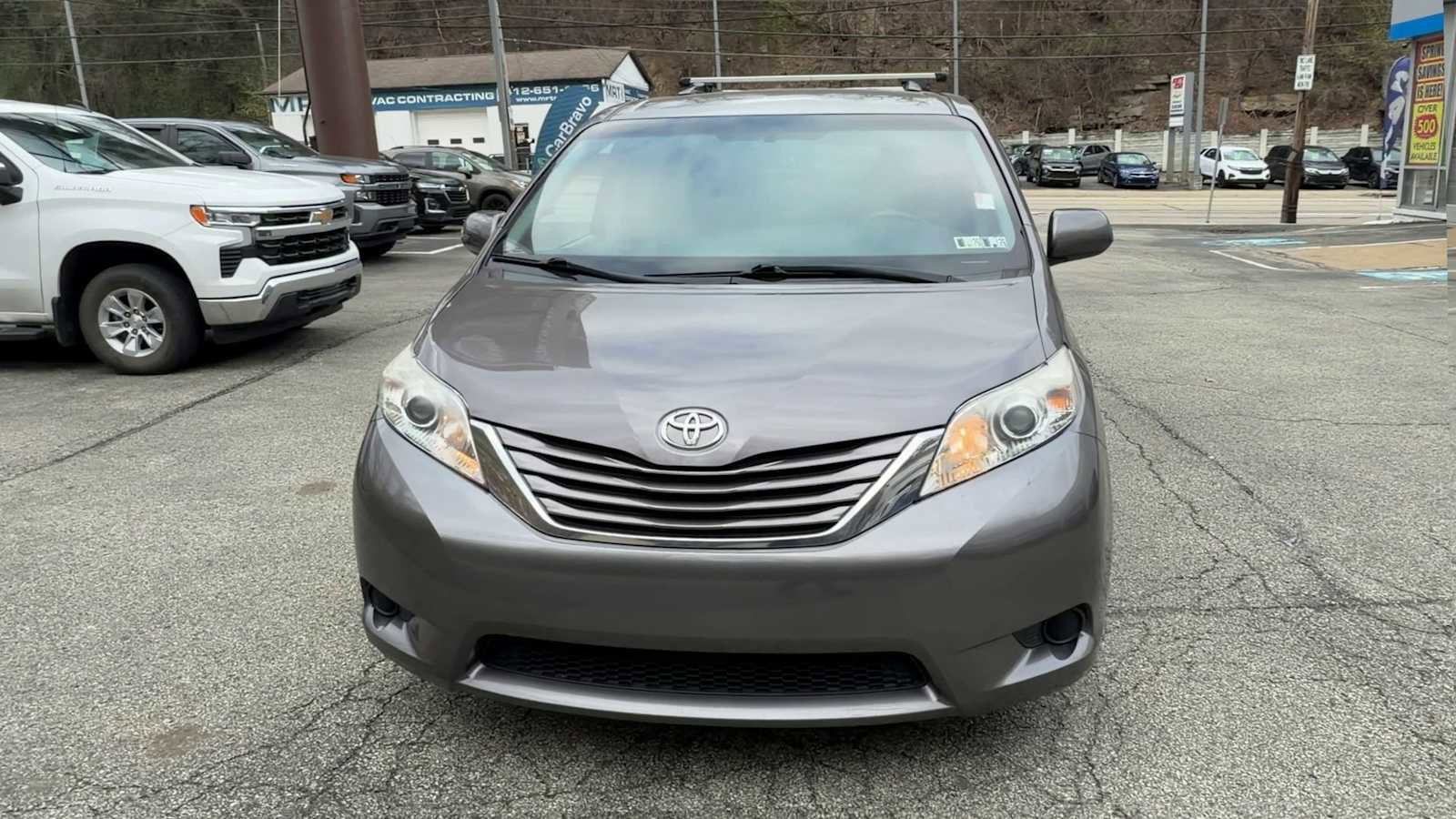 Used 2015 Toyota Sienna LE image 3